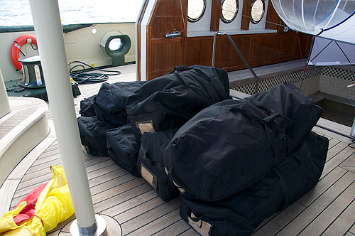 Bags containing KAI gear were packed and assembled on the aft deck. The kytoon remains on stand-by for the possibility of one last deployment as we transit into the Bahamas.
