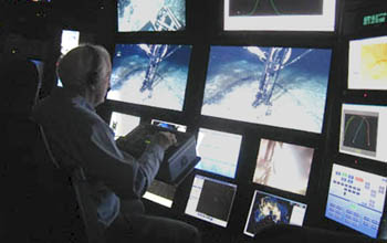 Peter Brewer controls the main camera as the Raman system acquires spectra.