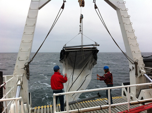 Meghan and Alex deploying the midwater trawl net from the stern of the RV Western Flyer.