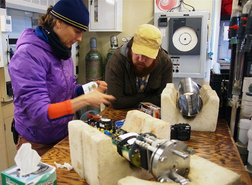 Crissy Huffard and Jake Ellena test equipment on the way out to Station M. Photo: Carola Buchner.