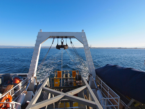 The free vehicle grab respirometer (FVGR) sits ready to be deployed early Tuesday morning as the ship steams away from Moss Landing. Photo: Carola Buchner.