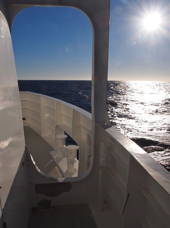 Calm swells make for a smooth trip so far down to Station M. Reports indicate calm weather, with conditions holding out until Friday or Saturday. Photo: Carola Buchner.