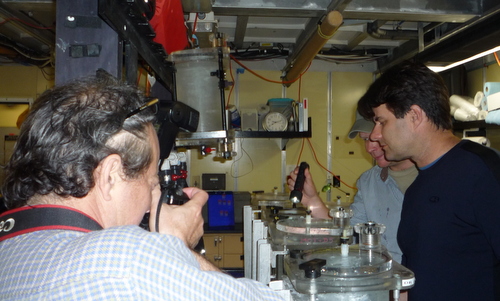 David Liittschwager photographs the action in the lab for an upcoming National Geographic story.