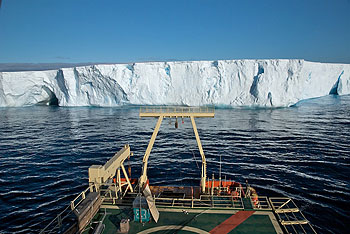 icebergs-ship-350