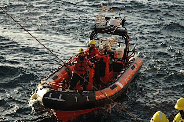 laurier_small_boat_auv_recovery