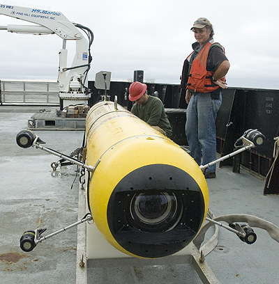 MBARI researcher Kim Reisenbichler and engineer Hans Thomas inspect the i2MAP AUV after trial run. Photo: Kim Fulton-Bennett © 2016 MBARI