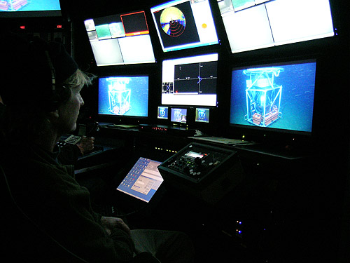 After the deep ESP was deployed, the researchers plugged it into the ROV Ventana, which allowed them to control the system and run experiments from the ship. Project lead Chris Scholin watched and directed the operation from the ROV control room on the research vessel Point Lobos. Needless to say, he and all the other researchers were very excited to see succesful results from their first engineering tests. After the researchers finished their tests, they used to ROV to release a 