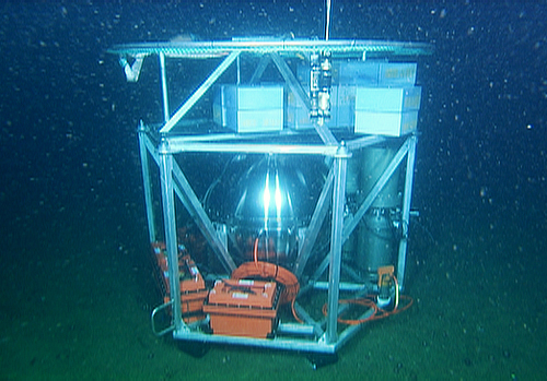 During the test deployment, the deep ESP was allowed to sink about 640 meters (2,100 feet) down to the seafloor. Then the researchers used the remotely operated vehicle Ventana to dive down and inspect the instrument. They were happy to discover that it had landed