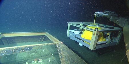 This photo shows ROV Ventana replacing the old MOBB seismometer data collection system with a new system that feeds earthquake data into the MARS observatory. Image: (c) 2009 MBARI